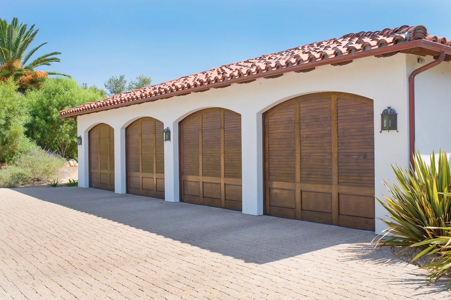 Best Wood Species for Custom Garage Doors: Cedar, Redwood, Mahogany & More