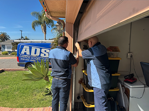 ads_tech-work-garage-door